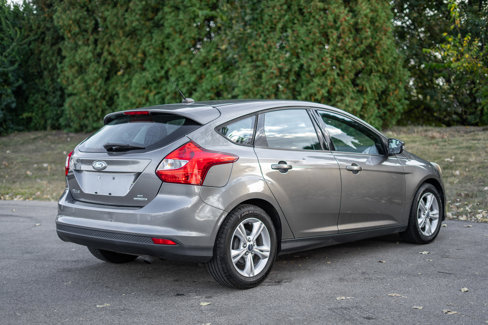 Used 2014 Ford Focus SE w/ SE Winter Package image 5