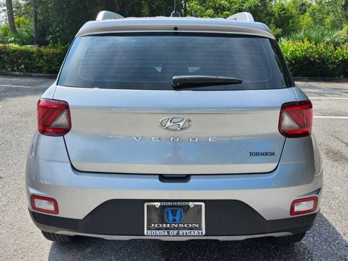 Used 2023 Hyundai Venue SEL image 12