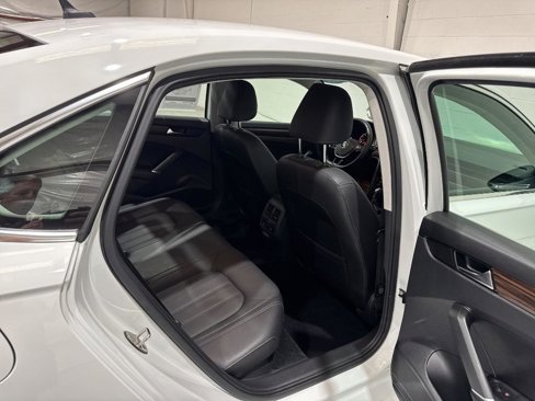 Used 2020 Volkswagen Passat 2.0T SEL image 61
