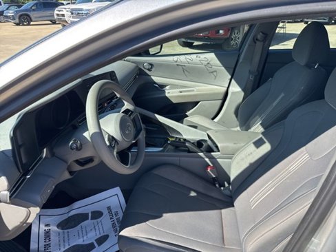 Used 2022 Hyundai Elantra SEL image 10