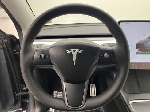 Used 2023 Tesla Model Y Performance image 11