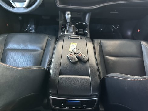 Used 2016 Toyota Highlander Limited image 22