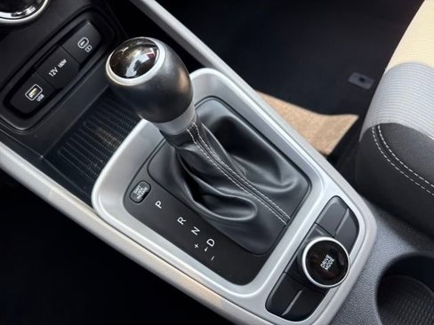 Certified 2023 Hyundai Venue SEL image 19