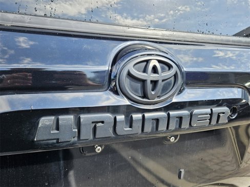 Used 2016 Toyota 4Runner SR5 Premium image 11