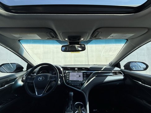 Used 2018 Toyota Camry XSE image 6
