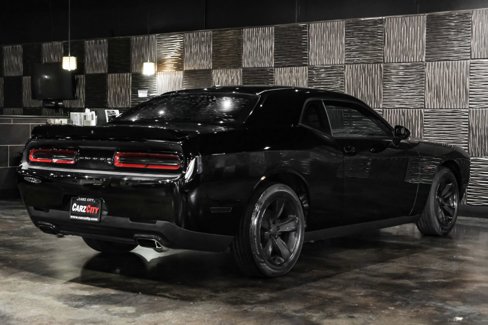 Used 2015 Dodge Challenger SXT image 7