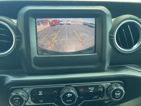 Used 2018 Jeep Wrangler Unlimited Sahara image 22