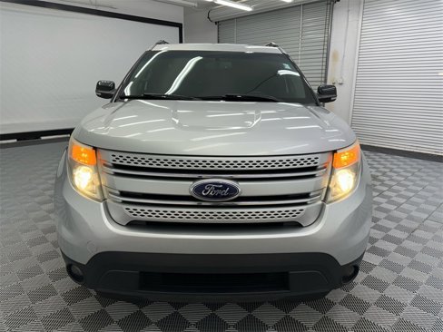 Used 2014 Ford Explorer XLT w/ Equipment Group 202A image 8