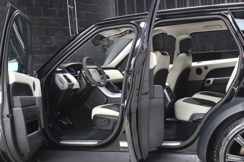 Used 2020 Land Rover Range Rover Sport HST image 16