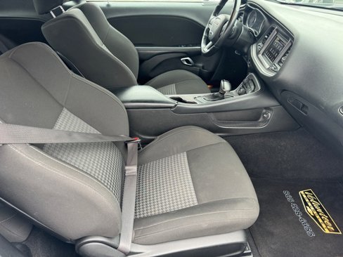 Used 2022 Dodge Challenger GT image 14