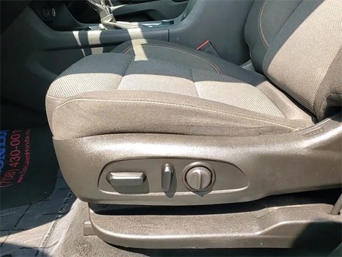 Used 2021 Chevrolet Traverse LT image 14