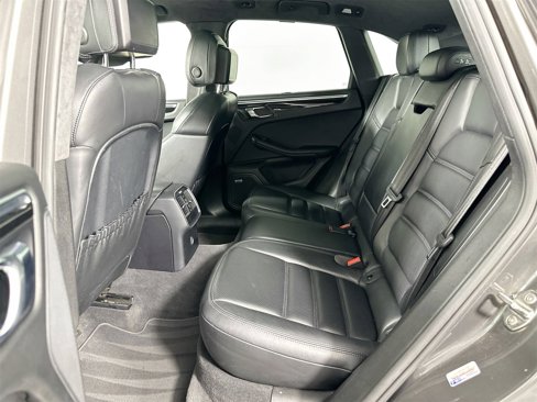 Certified 2018 Porsche Macan Turbo image 27