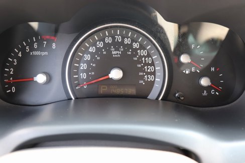 Used 2011 Kia Sedona LX image 4