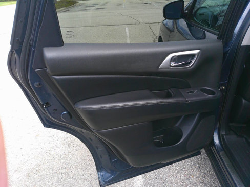 Used 2013 Nissan Pathfinder Platinum w/ Platinum Premium Pkg image 11