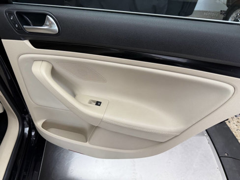 Used 2010 Volkswagen Jetta SEL image 20