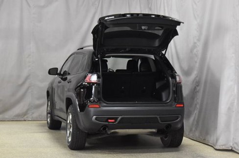 Used 2019 Jeep Cherokee Trailhawk image 32