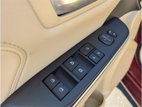 Used 2017 Toyota Camry XLE image 16