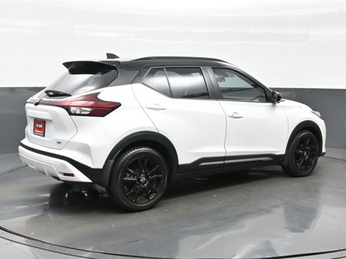 Used 2023 Nissan Kicks SR image 6