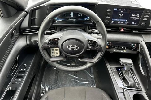 Used 2025 Hyundai Elantra Sport image 15