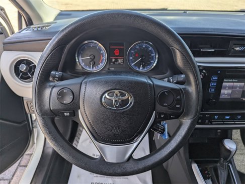 Used 2018 Toyota Corolla LE image 28