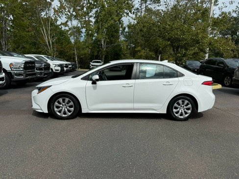 Used 2023 Toyota Corolla LE image 2