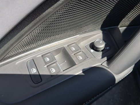 New 2025 Volkswagen Tiguan SE R-Line image 25
