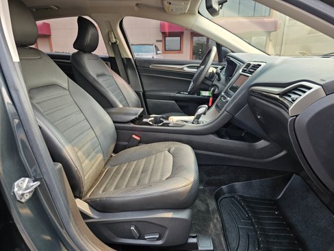 Used 2015 Ford Fusion SE w/ Equipment Group 202A image 15