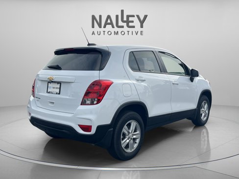 Used 2022 Chevrolet Trax LS w/ Tint and Cruise Package image 5