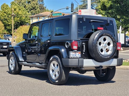 Used 2015 Jeep Wrangler Unlimited Sahara w/ Connectivity Group image 8