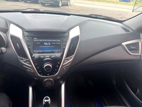 Used 2013 Hyundai Veloster image 13