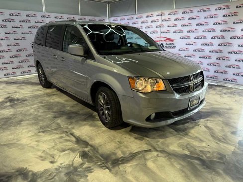Used 2017 Dodge Grand Caravan SXT image 6