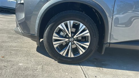 Used 2021 Nissan Rogue SV image 11