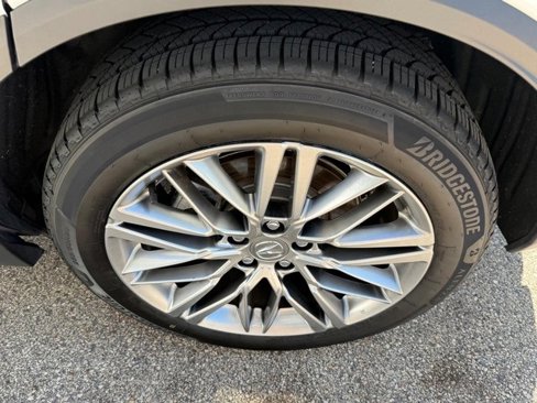 Used 2023 Acura MDX SH-AWD w/ Advance Package image 7