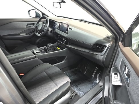 Used 2021 Nissan Rogue SV image 15