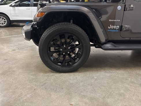 Used 2022 Jeep Wrangler Unlimited Sahara image 21