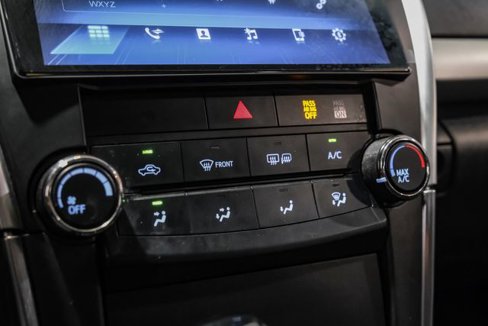 Used 2017 Toyota Camry SE image 32