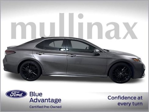 Used 2021 Toyota Camry XSE image 3