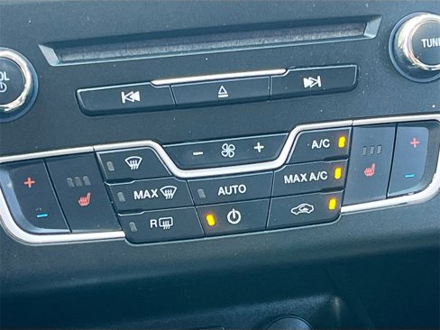 Used 2018 Ford Fusion SE w/ Equipment Group 601A image 16