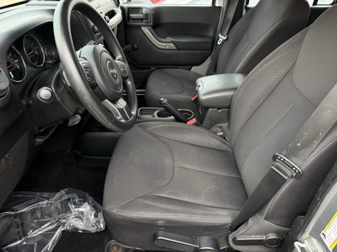 Used 2013 Jeep Wrangler Unlimited Sport image 3