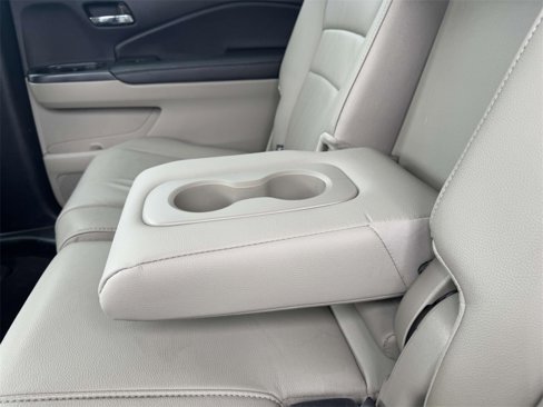 Used 2018 Honda Pilot Touring image 11