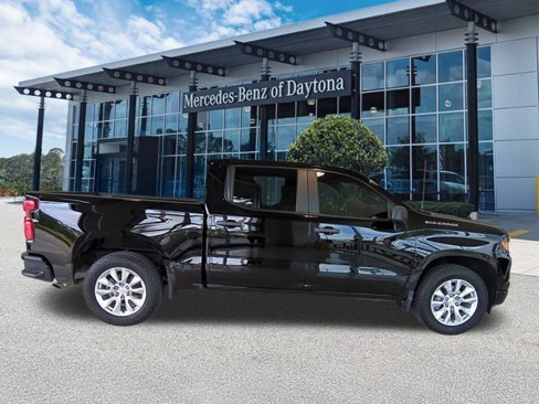Used 2023 Chevrolet Silverado 1500 Custom image 3