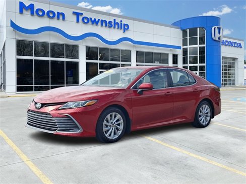 Used 2023 Toyota Camry LE image 3