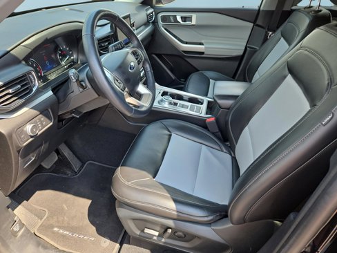 Used 2022 Ford Explorer XLT w/ Equipment Group 202A image 16