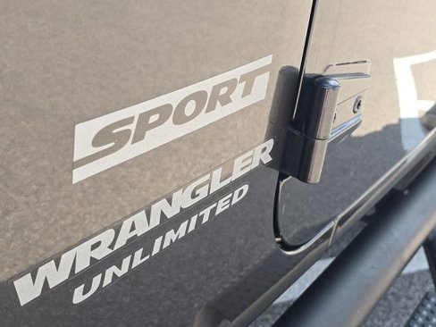 Used 2017 Jeep Wrangler Unlimited Sport w/ Connectivity Group image 10