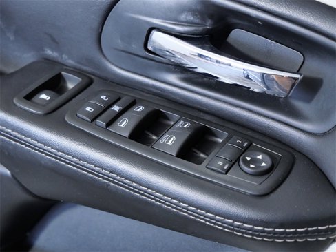 Used 2015 Chrysler Town & Country Touring-L w/ Trailer Tow Group image 28