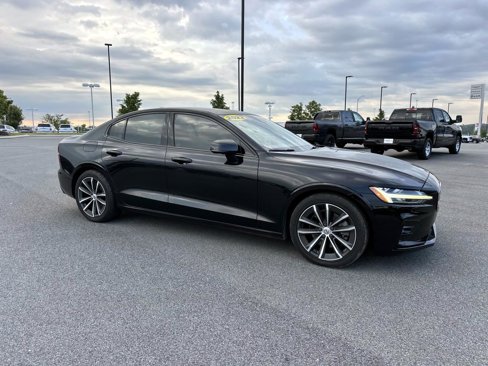Used 2022 Volvo S60 B5 Momentum image 2