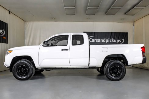 Used 2018 Toyota Tacoma SR image 11