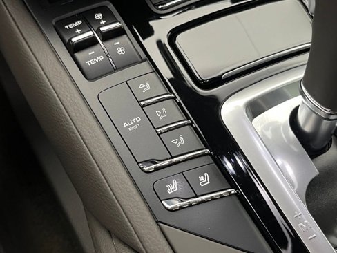 Used 2017 Porsche Cayenne Platinum Edition image 16