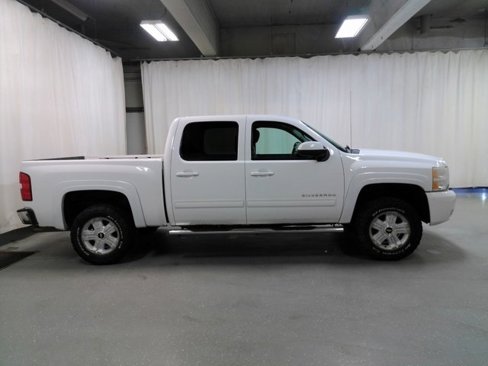 Used 2010 Chevrolet Silverado 1500 LT w/ Z71 Appearance Package image 3