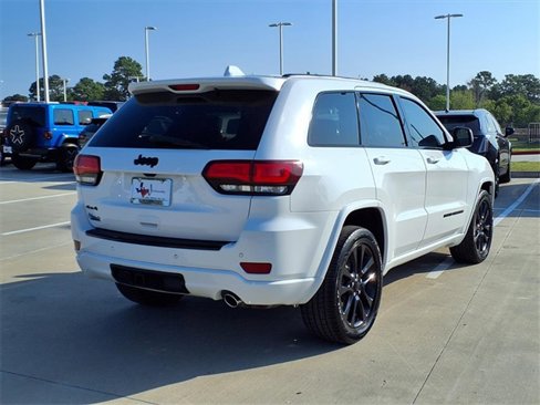 Used 2017 Jeep Grand Cherokee Altitude image 12